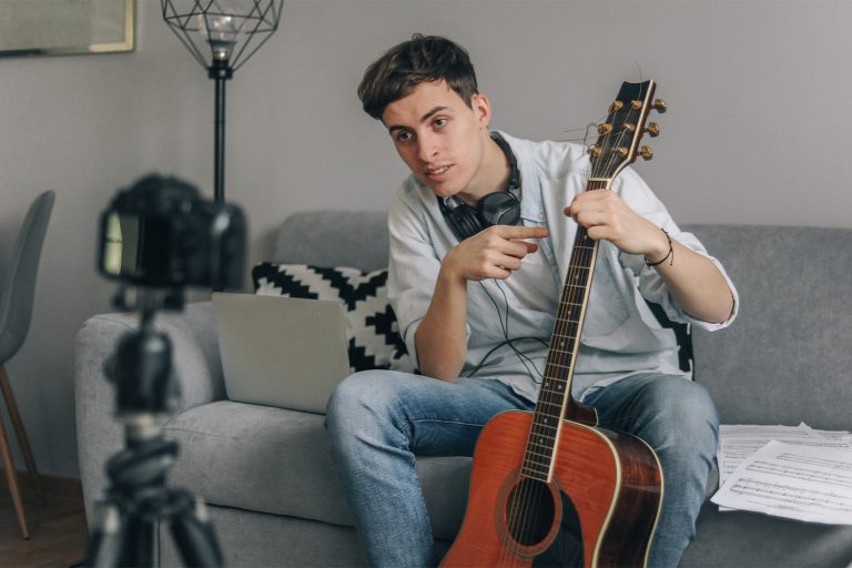 4 Strategies To Teach An Online Music Lesson